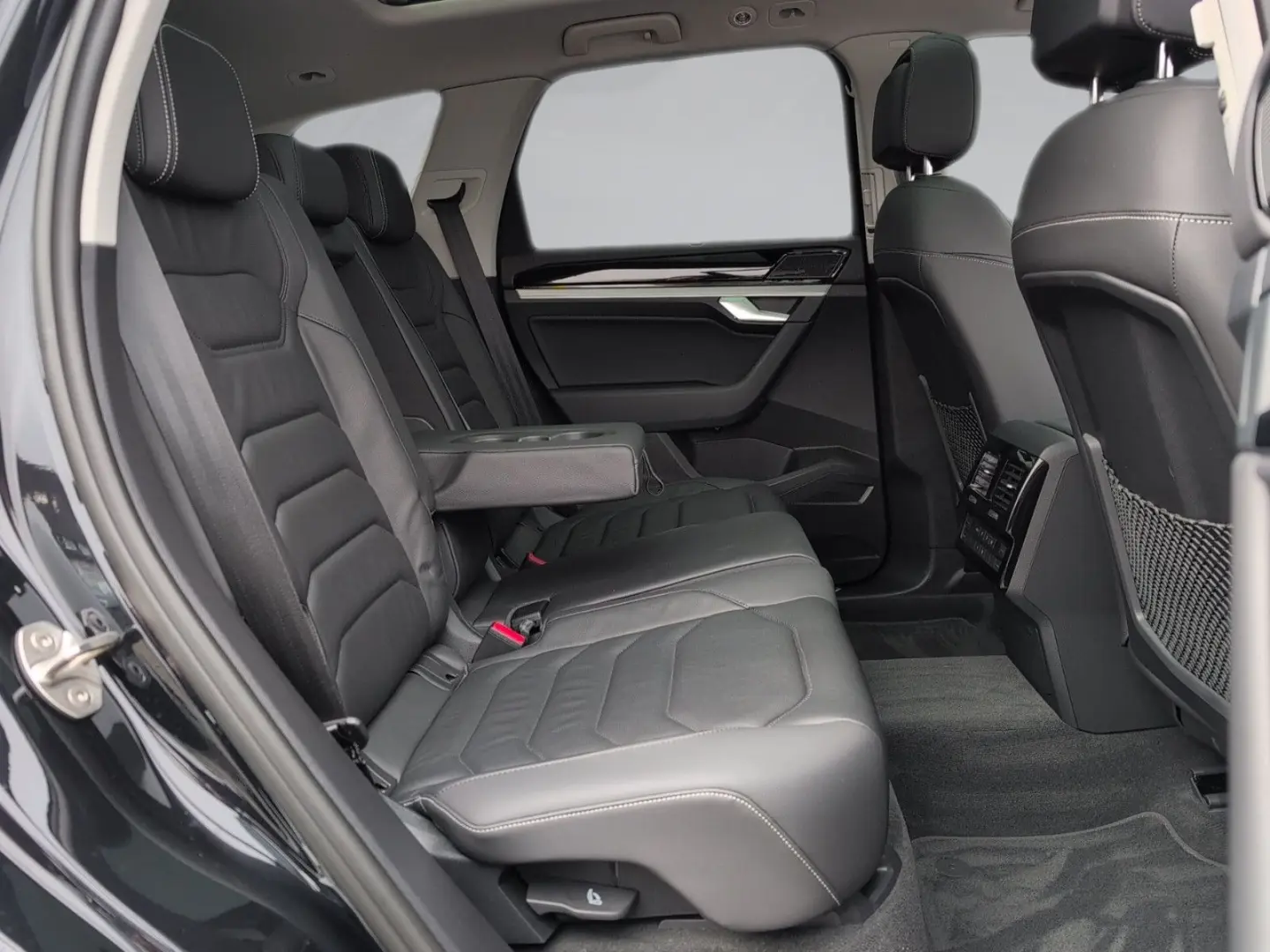 Touareg 3.0 V6 eHybrid 4M AHK PANO 21  HuD 49 Gr