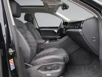 Touareg 3.0 V6 eHybrid 4M AHK PANO 21  HuD 49 Gr