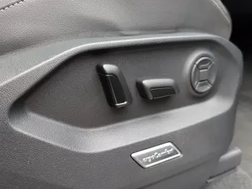 Touareg 3.0 V6 eHybrid 4M AHK PANO 21  HuD 49 Gr