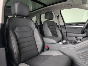 Touareg 3.0 V6 eHybrid 4M AHK PANO 21  HuD 49 Gr