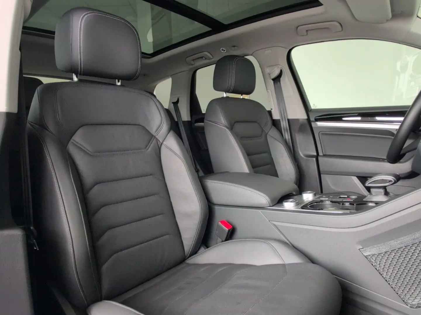 Touareg 3.0 V6 eHybrid 4M AHK PANO 21  HuD 49 Gr