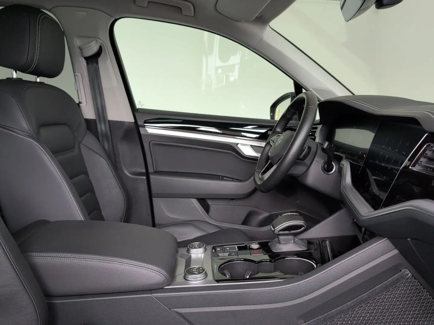 Touareg 3.0 V6 eHybrid 4M AHK PANO 21  HuD 49 Gr