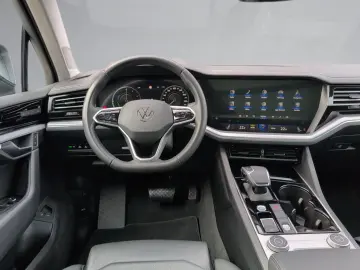 Touareg 3.0 V6 eHybrid 4M AHK PANO 21  HuD 49 Gr