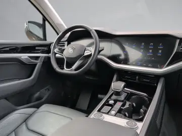 Touareg 3.0 V6 eHybrid 4M AHK PANO 21  HuD 49 Gr