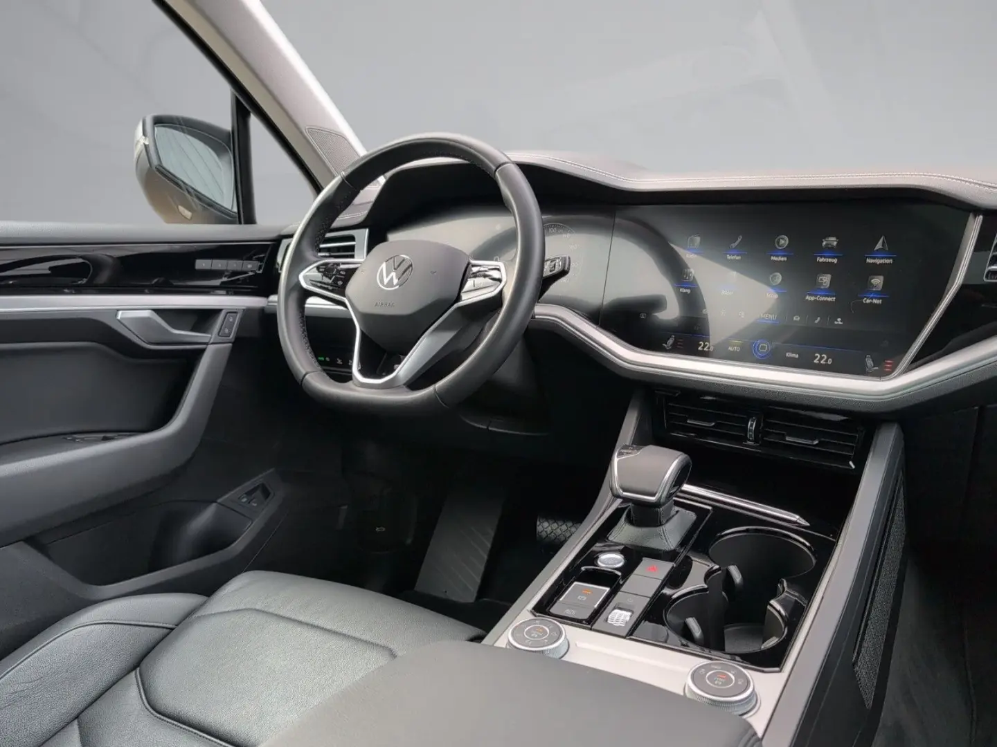 Touareg 3.0 V6 eHybrid 4M AHK PANO 21  HuD 49 Gr