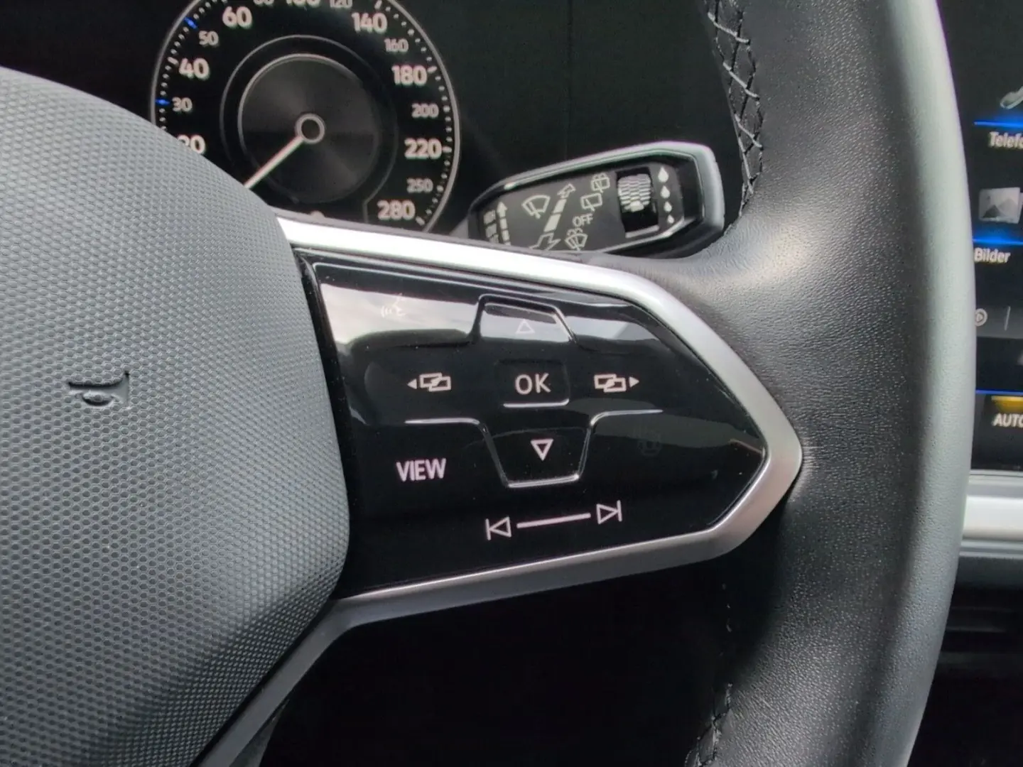 Touareg 3.0 V6 eHybrid 4M AHK PANO 21  HuD 49 Gr