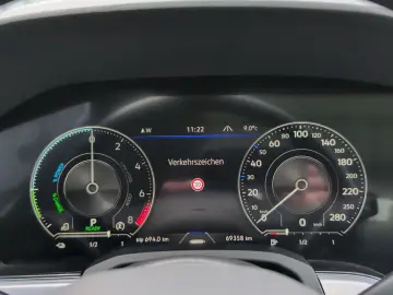 Touareg 3.0 V6 eHybrid 4M AHK PANO 21  HuD 49 Gr