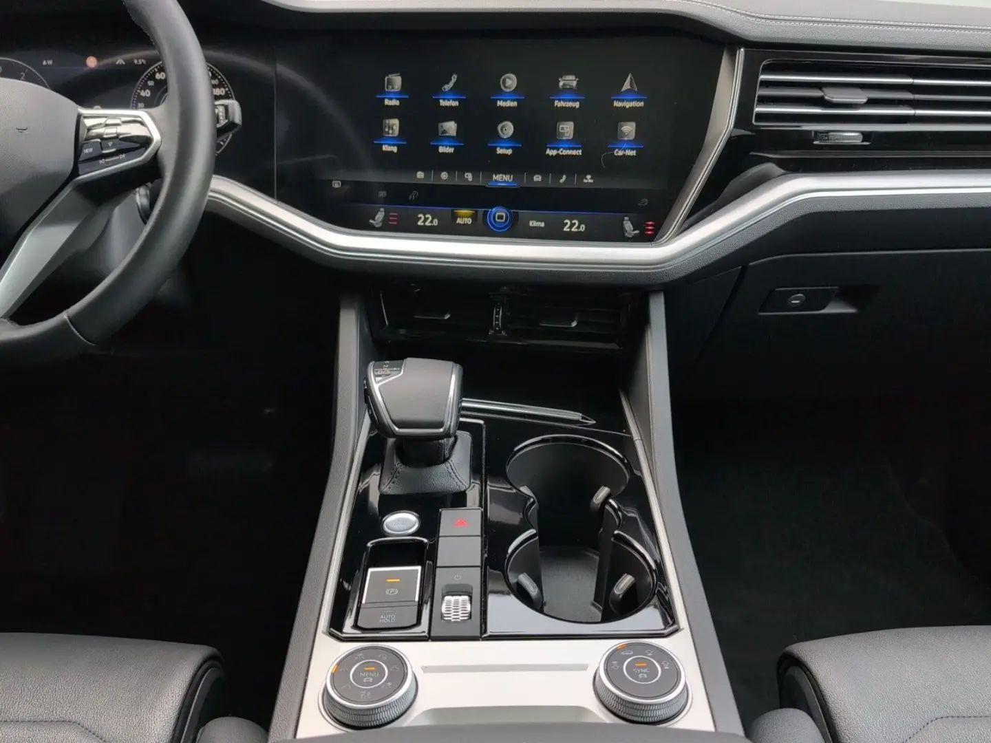 Touareg 3.0 V6 eHybrid 4M AHK PANO 21  HuD 49 Gr