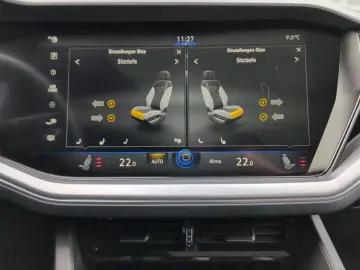 Touareg 3.0 V6 eHybrid 4M AHK PANO 21  HuD 49 Gr