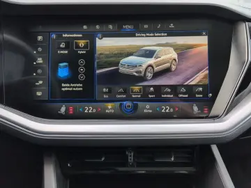 Touareg 3.0 V6 eHybrid 4M AHK PANO 21  HuD 49 Gr