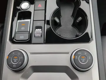 Touareg 3.0 V6 eHybrid 4M AHK PANO 21  HuD 49 Gr