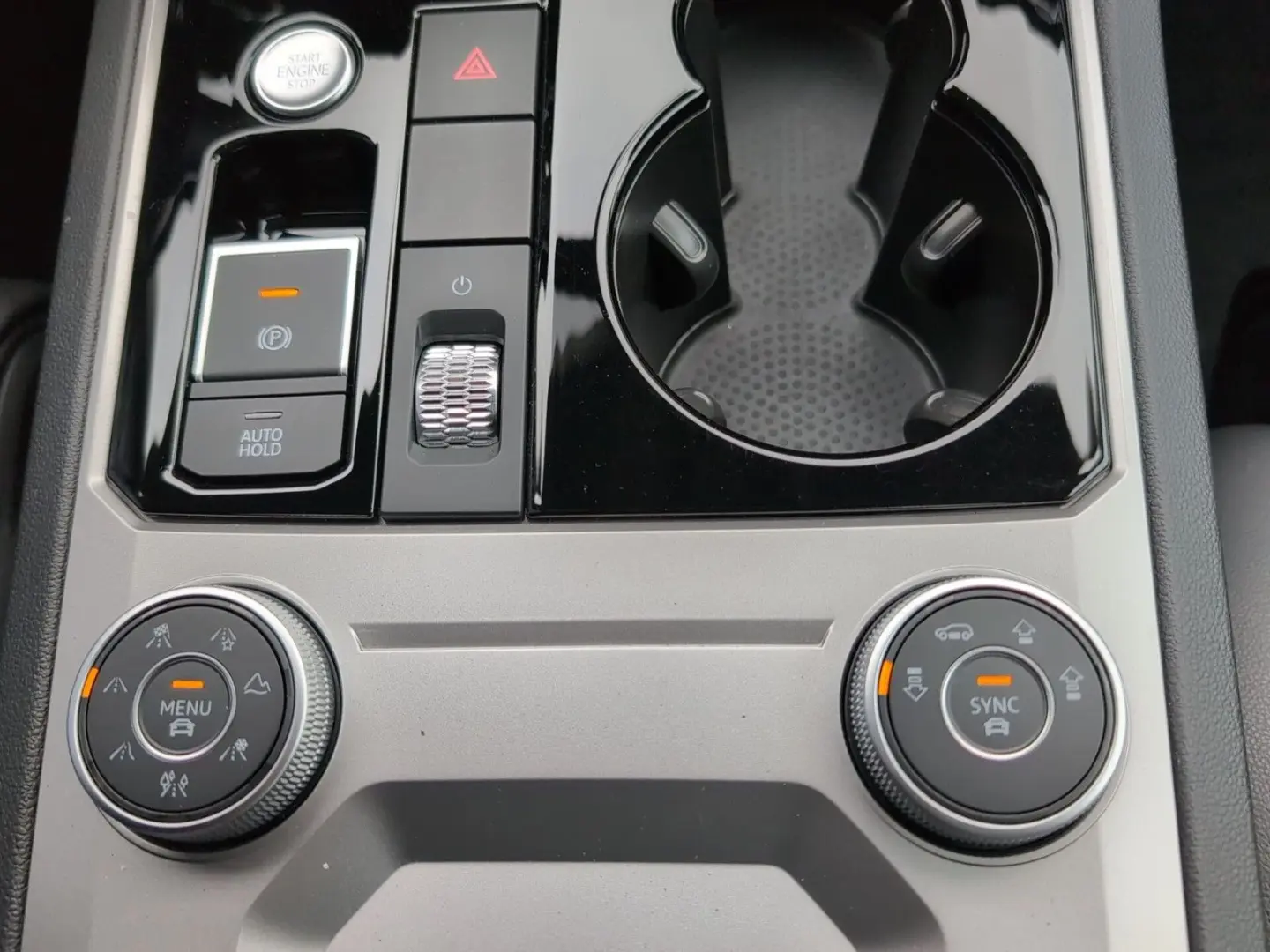 Touareg 3.0 V6 eHybrid 4M AHK PANO 21  HuD 49 Gr