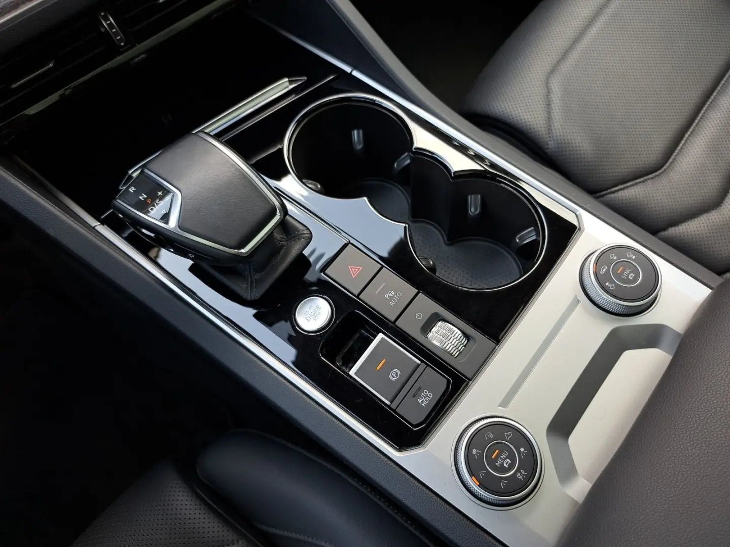 Touareg Elegance V6 3.0 TDI tiptr. 4Motion PANO