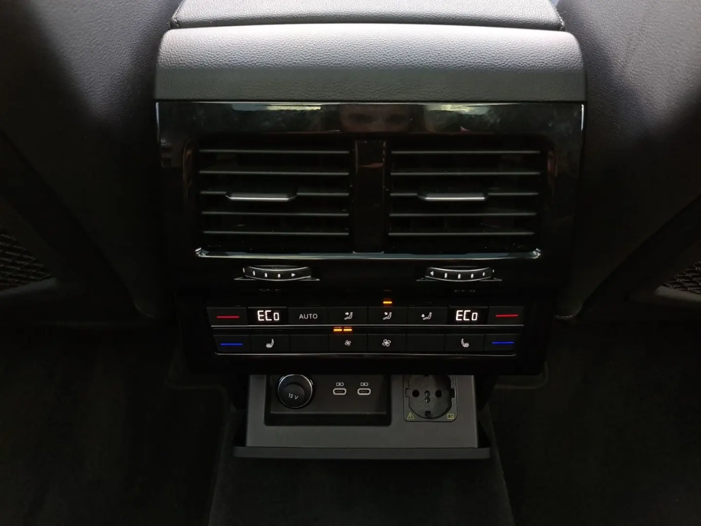 Touareg Elegance V6 3.0 TDI tiptr. 4Motion PANO