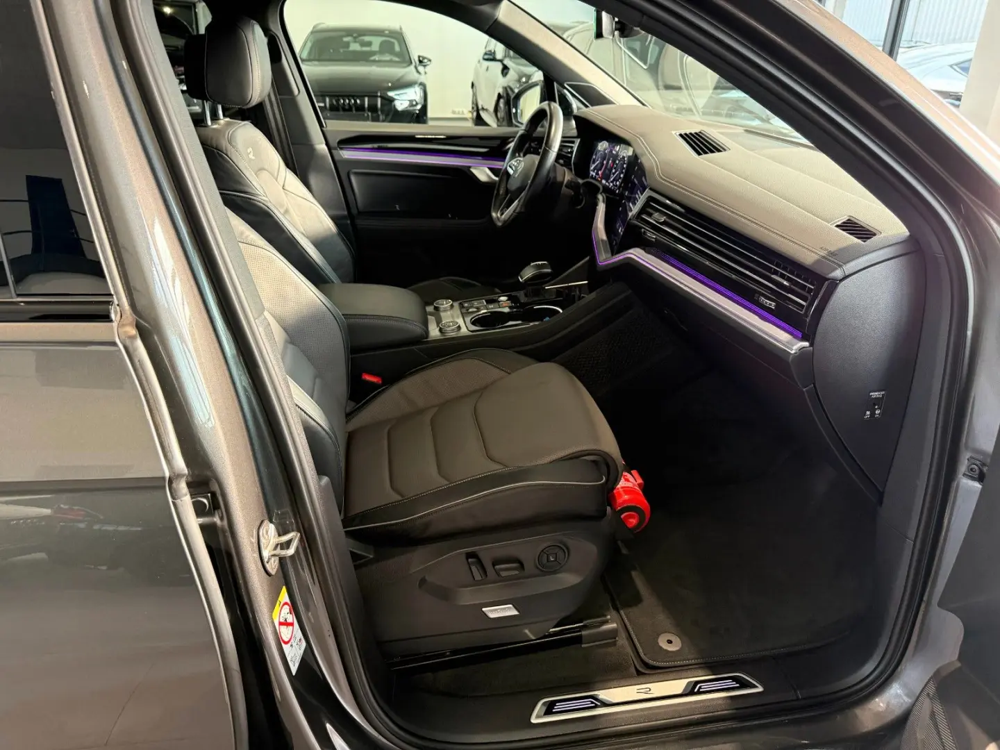 Touareg R-Line 4M MATRIX 360  DYN PANO STHZ AHK