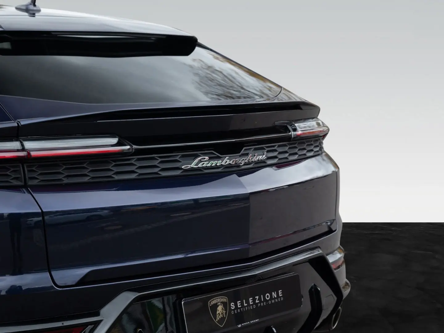 Urus SE   Viola Galaxias   Akrapovic   PPF