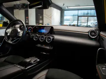 Mercedes-Benz Clasa A 200 AMG Line