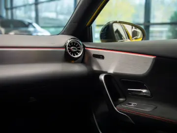 Mercedes-Benz Clasa A 200 AMG Line