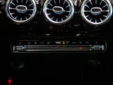 Mercedes-Benz Clasa A 200 AMG Line