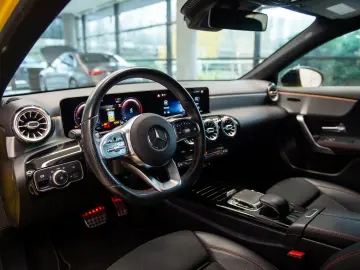 Mercedes-Benz Clasa A 200 AMG Line
