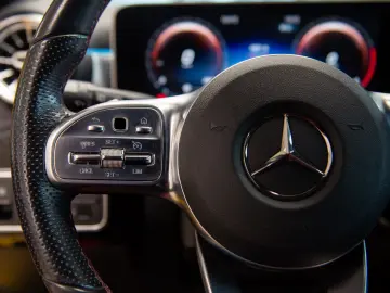 Mercedes-Benz Clasa A 200 AMG Line