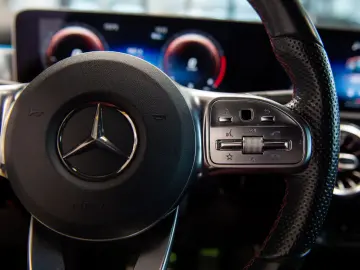 Mercedes-Benz Clasa A 200 AMG Line