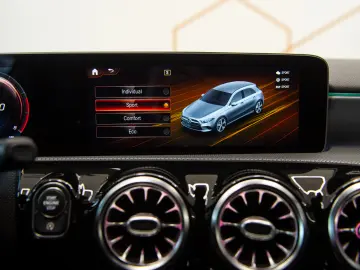 Mercedes-Benz Clasa A 200 AMG Line