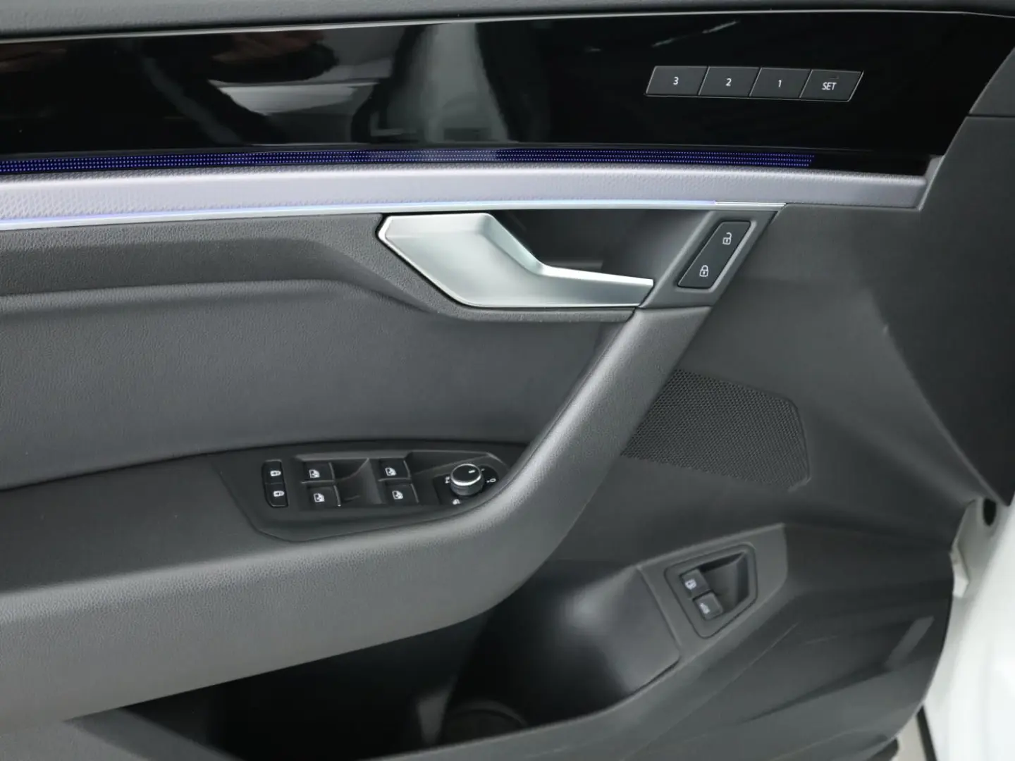 Touareg 3.0 V6 TSI R eHybrid 4M  AHK Matrix ACC