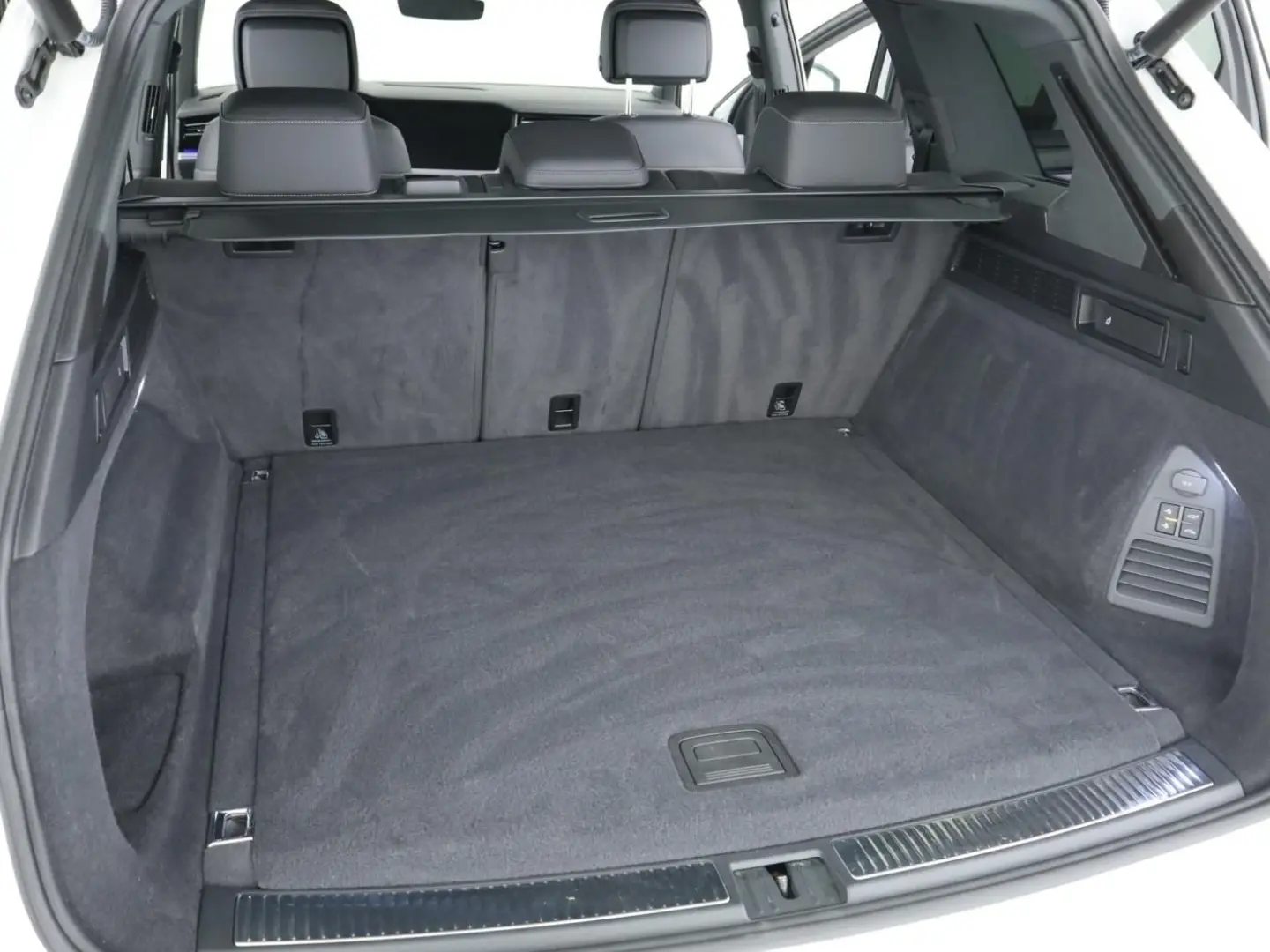 Touareg 3.0 V6 TSI R eHybrid 4M  AHK Matrix ACC