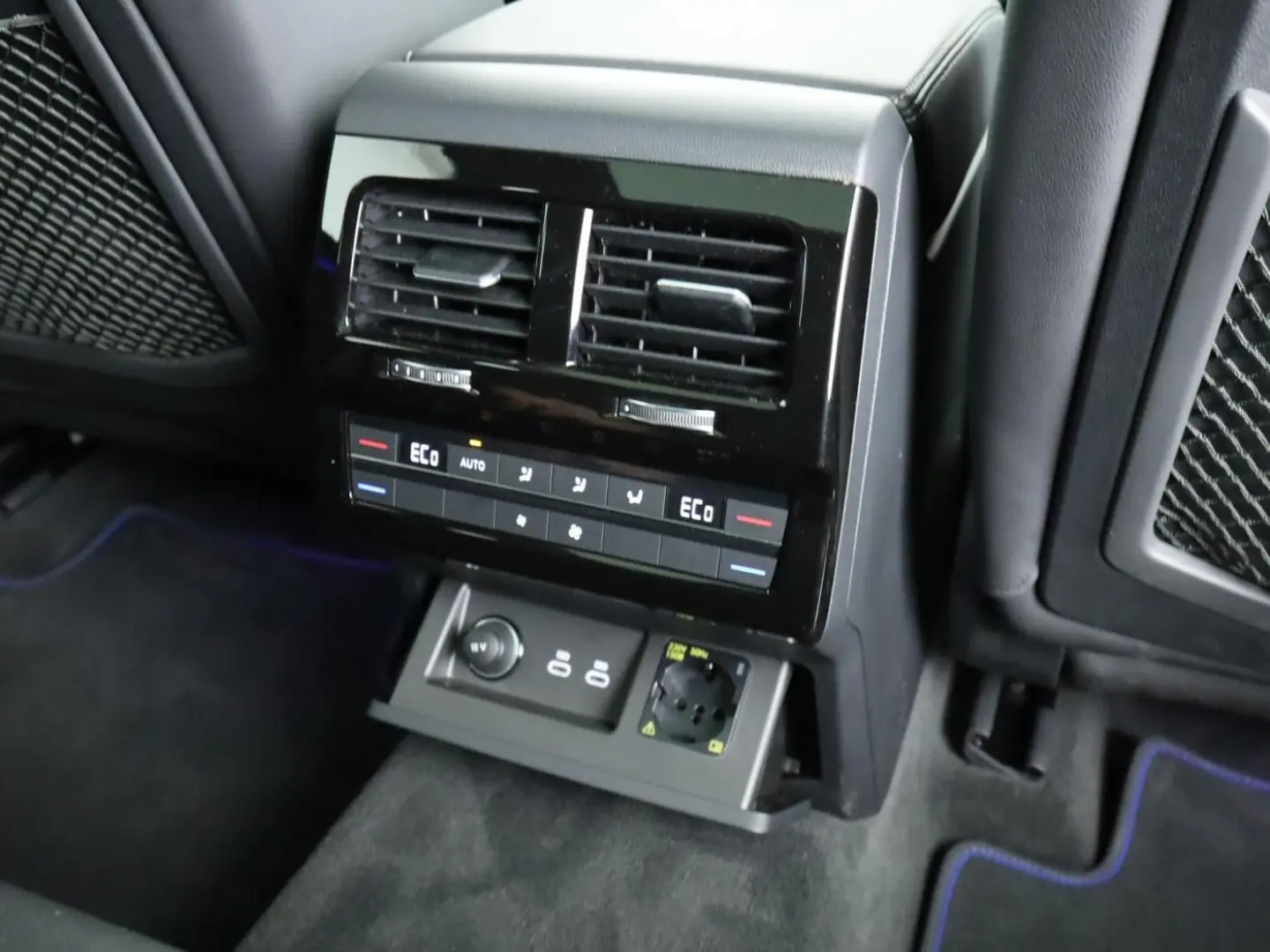 Touareg 3.0 V6 TSI R eHybrid 4M  AHK Matrix ACC