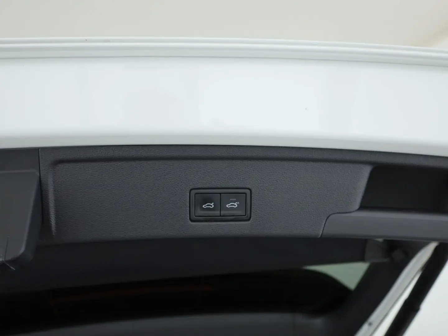 Touareg 3.0 V6 TSI R eHybrid 4M  AHK Matrix ACC