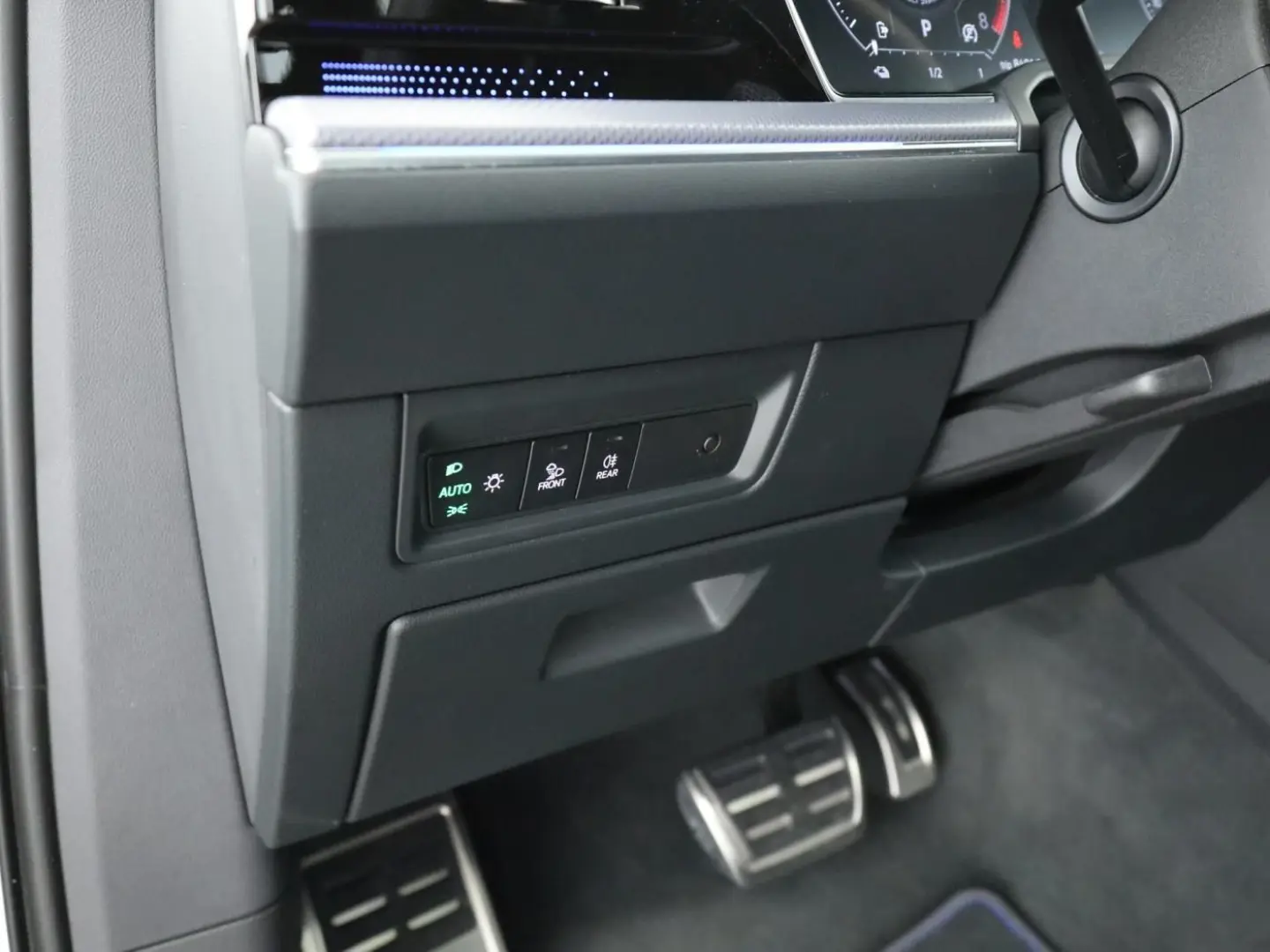 Touareg 3.0 V6 TSI R eHybrid 4M  AHK Matrix ACC