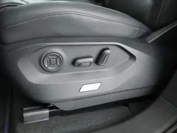 Touareg 3.0 V6 TSI R eHybrid 4M  AHK Matrix ACC