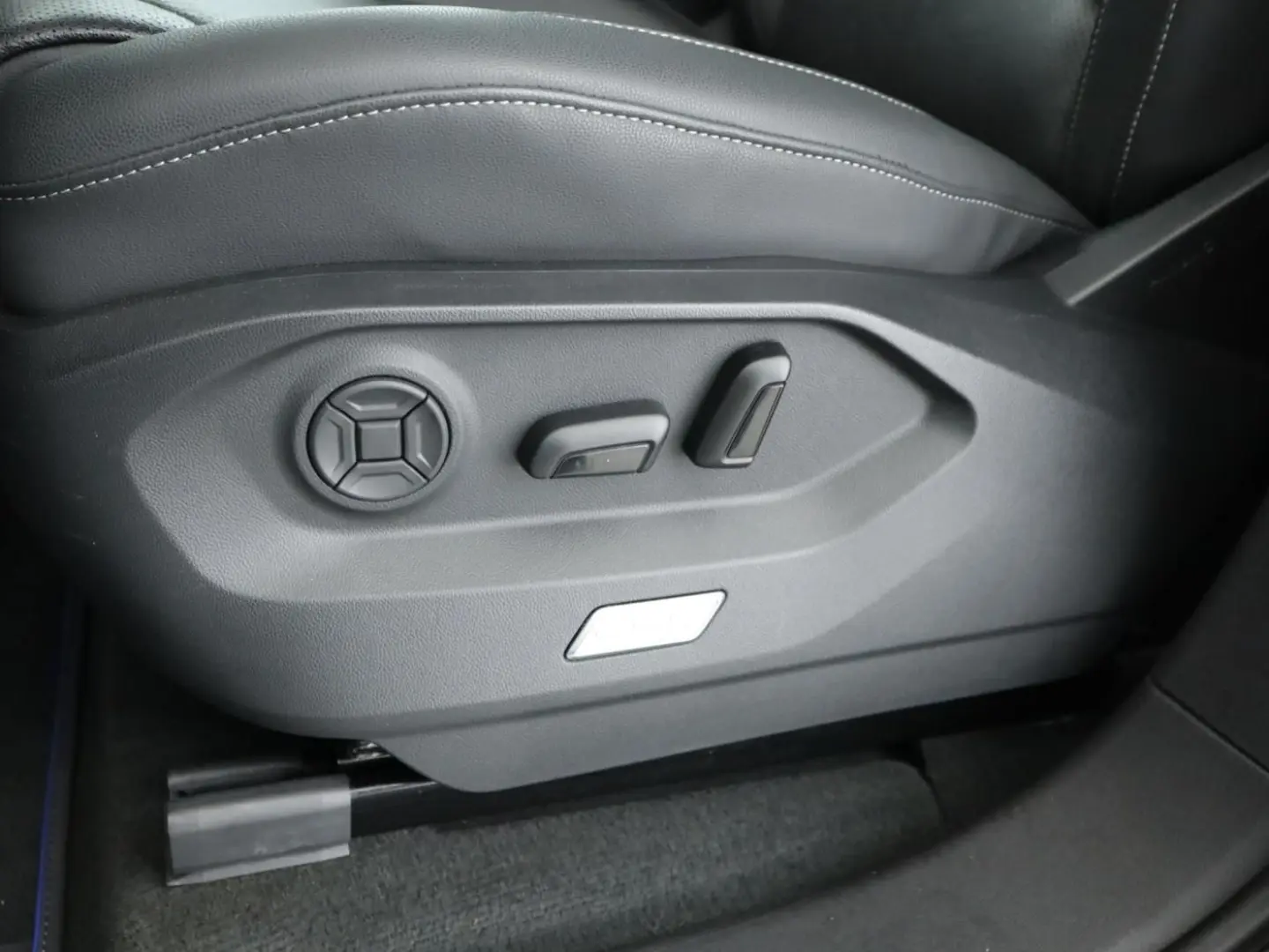 Touareg 3.0 V6 TSI R eHybrid 4M  AHK Matrix ACC