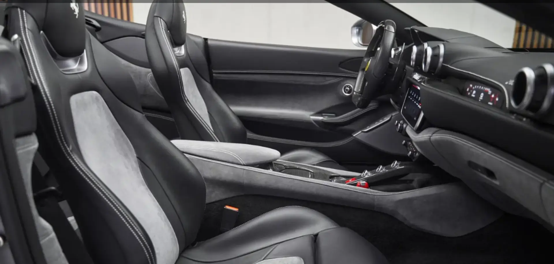 Portofino LED Carbon JBL 360  Kamera Alcantara