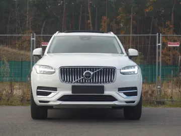 XC90 T8 Ultra Bright Hybrid Pano 360 HuD AHK TWA
