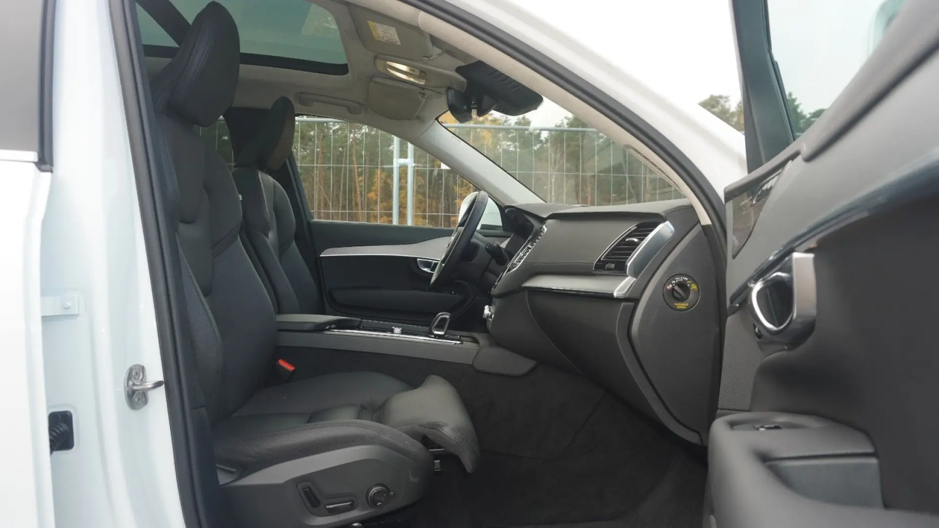 XC90 T8 Ultra Bright Hybrid Pano 360 HuD AHK TWA