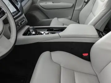 XC90 T8 AWD Core Plug-In Core Recharge Plug-In H