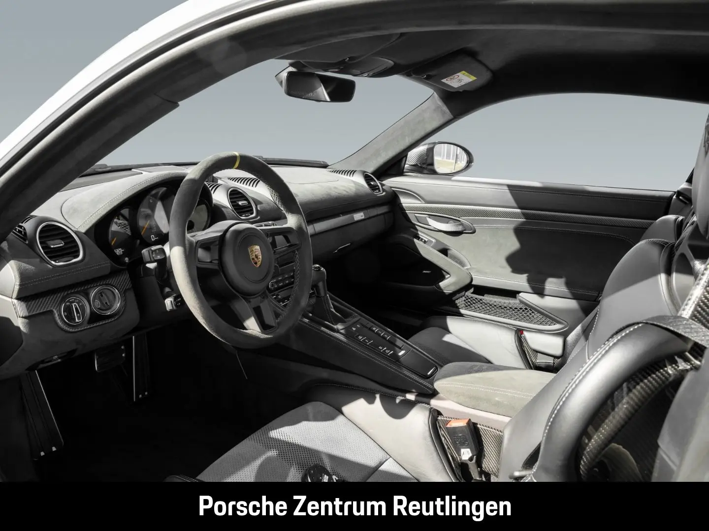 Cayman 718 GT4 RS Überrollkäfig Sportabgasanlage