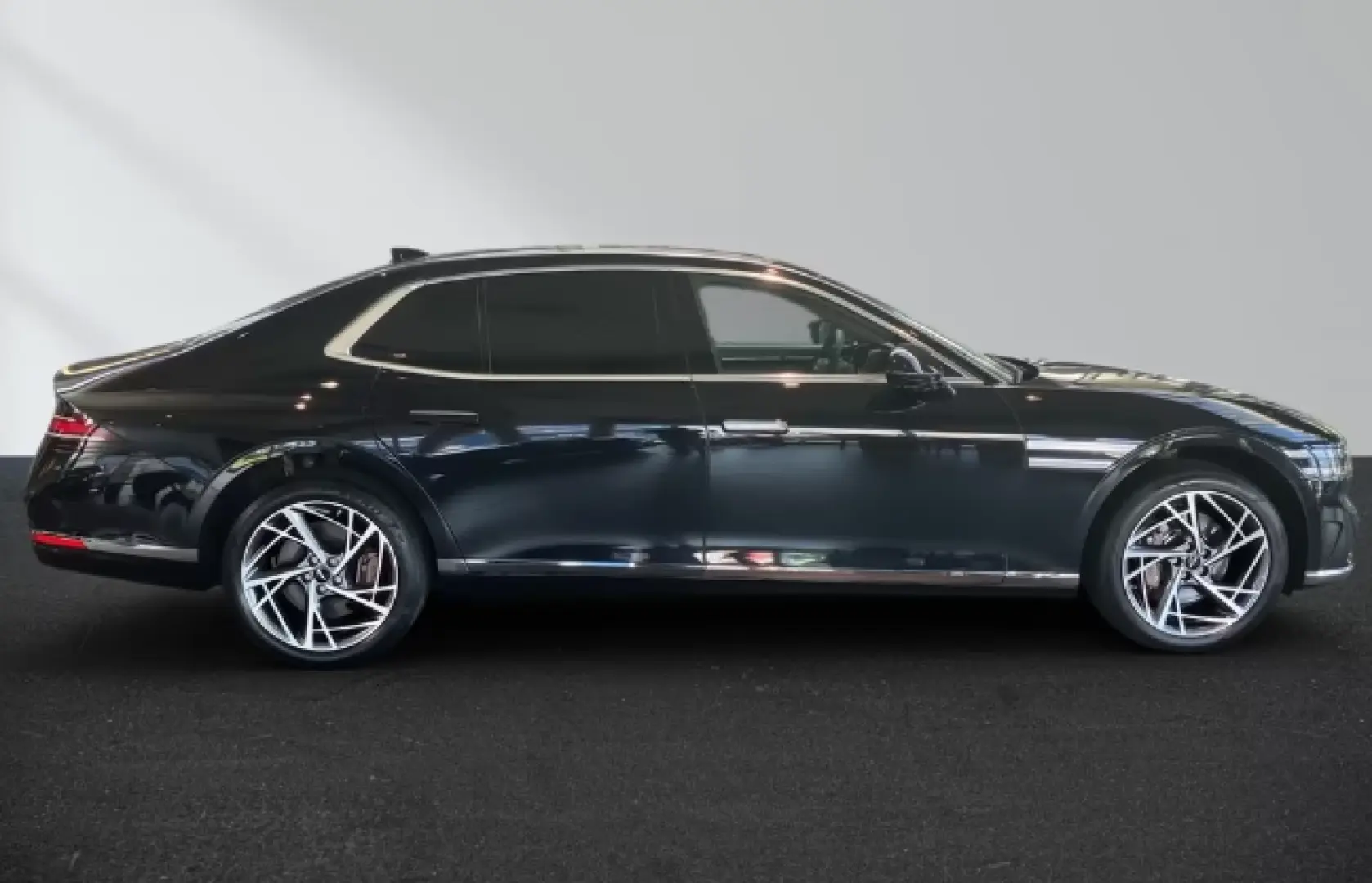 Genesis G90 3.5L Luxury Plus