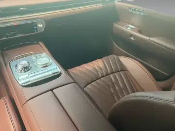 Genesis G90 3.5L Luxury Plus