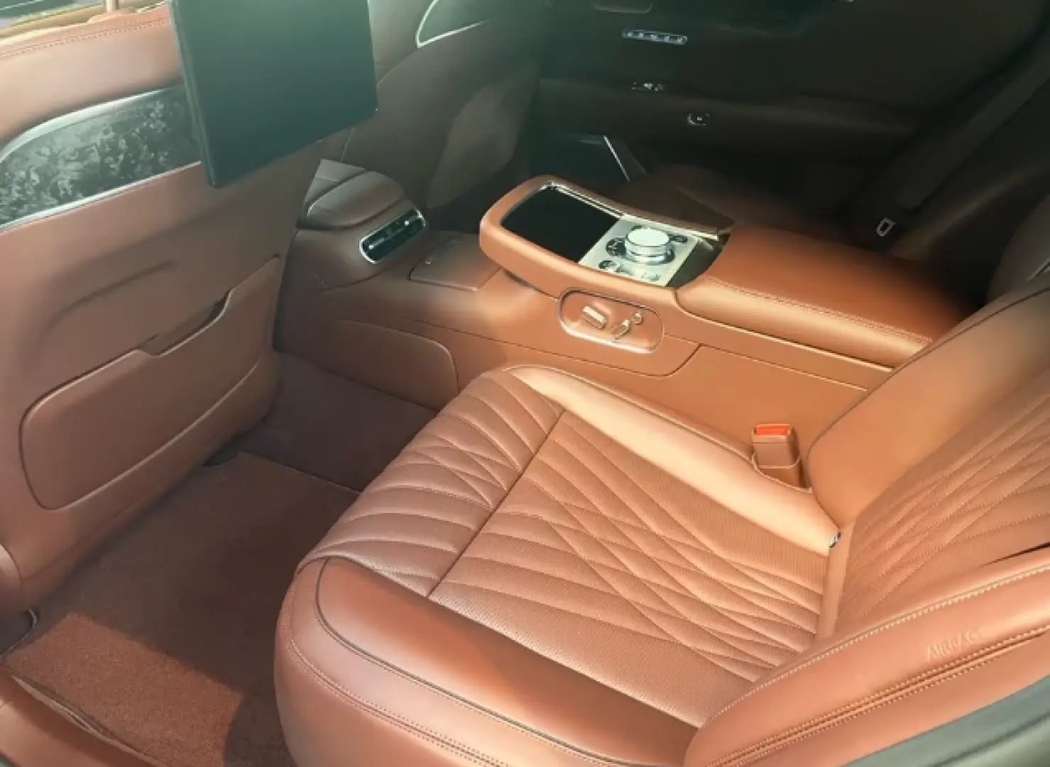 Genesis G90 3.5L Luxury Plus