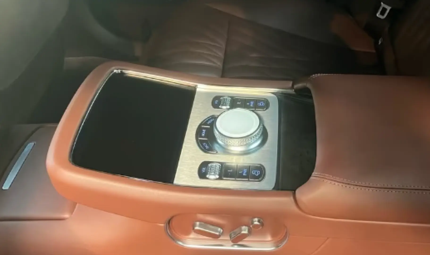 Genesis G90 3.5L Luxury Plus