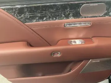 Genesis G90 3.5L Luxury Plus