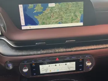 Genesis G90 3.5L Luxury Plus