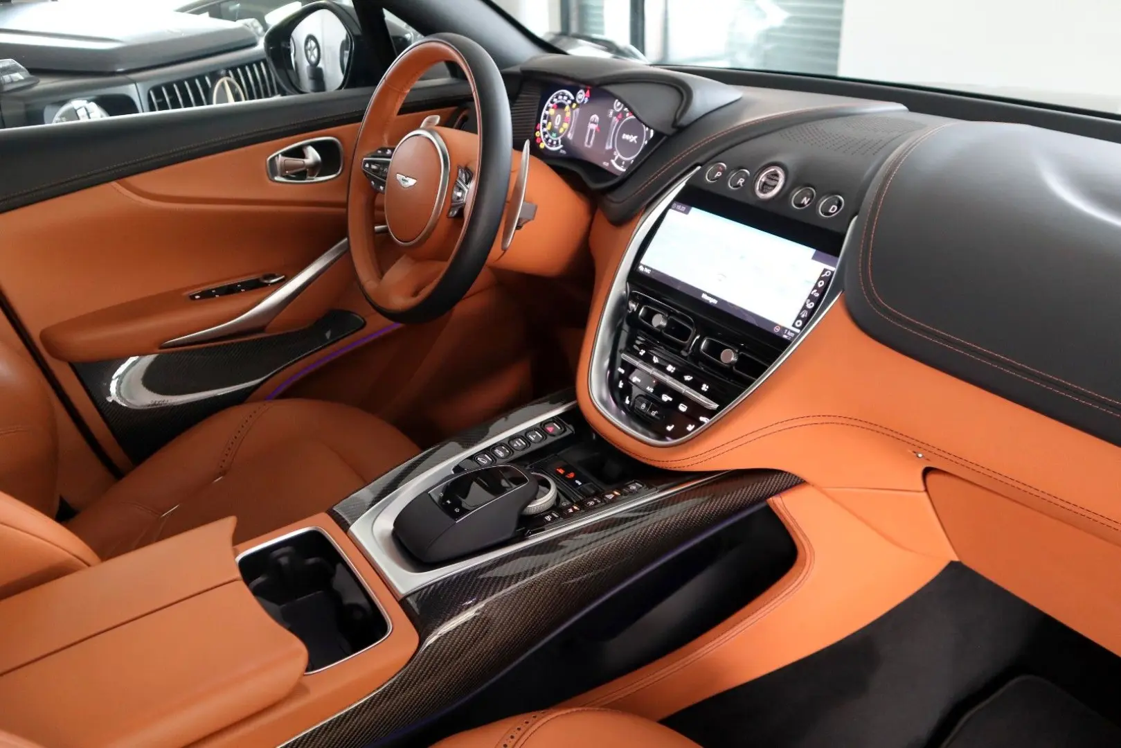 DBX 4.0 V8   23    Sport Exhaust   AHK   Carbon