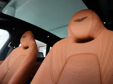 DBX 4.0 V8   23    Sport Exhaust   AHK   Carbon