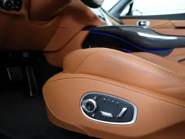 DBX 4.0 V8   23    Sport Exhaust   AHK   Carbon