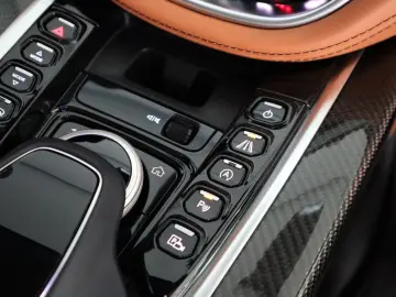 DBX 4.0 V8   23    Sport Exhaust   AHK   Carbon