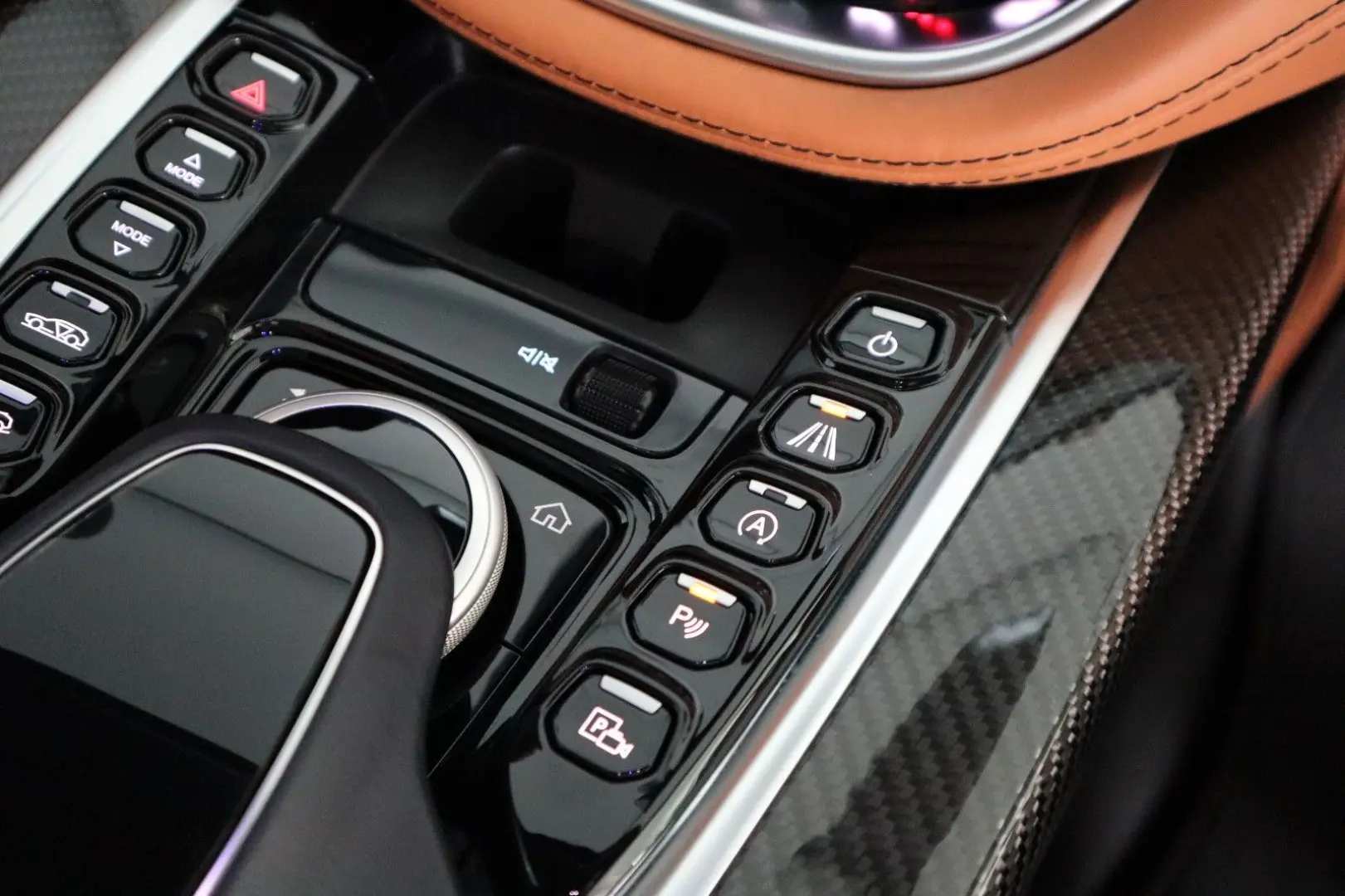 DBX 4.0 V8   23    Sport Exhaust   AHK   Carbon